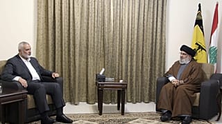 زعيم حزب الله حسن نصر الله يلتقي بإسماعيل هنية، زعيم حركة حماس الفلسطينية، في بيروت، لبنان، الثلاثاء 29 يونيو 2021. 