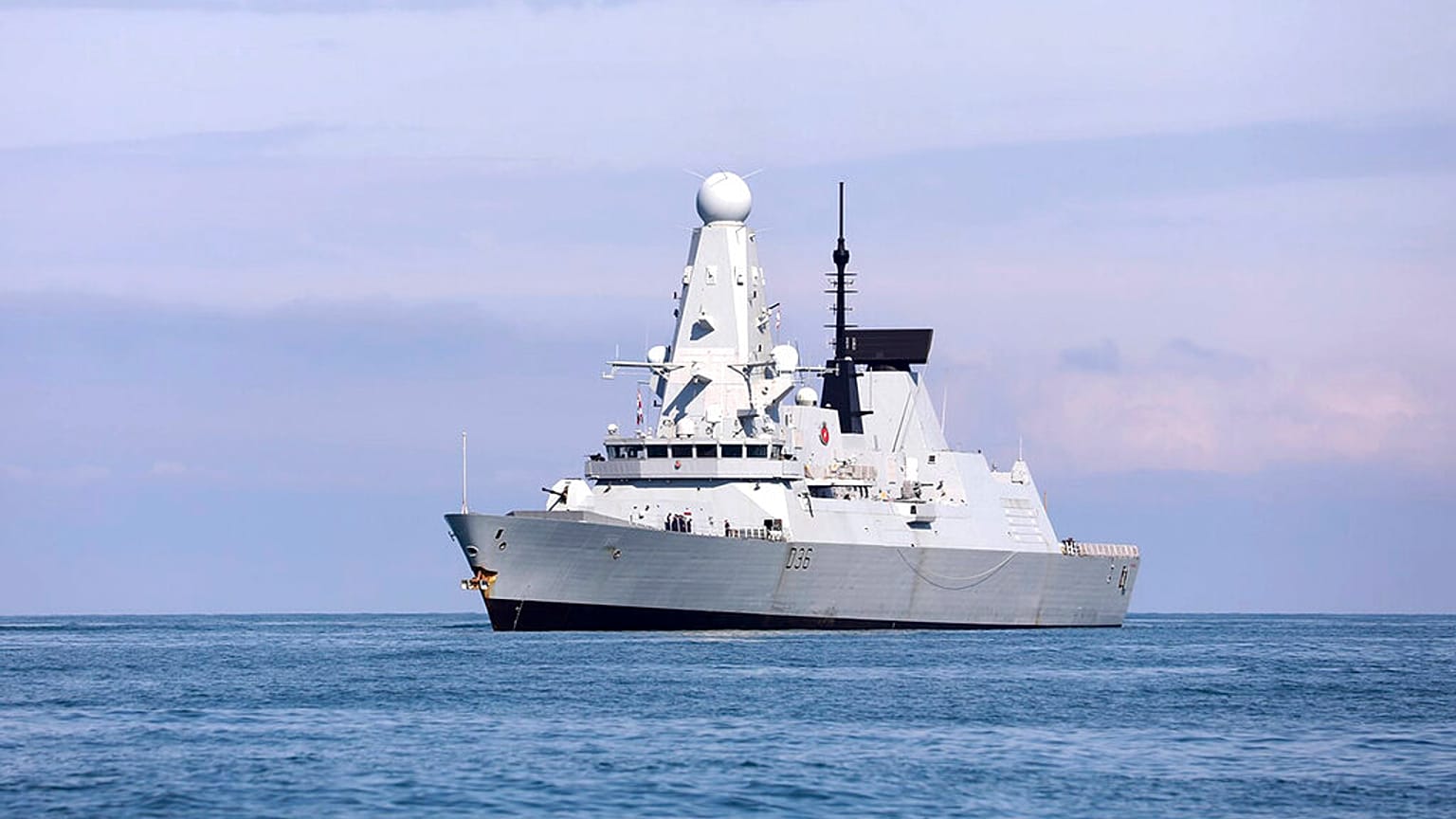 Rusya'nın uyarı ateşi açtığı İngiliz HMS Defender (Arşiv)