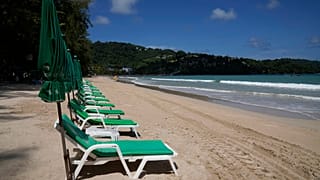 Covid-19 salgını nedeniyle boş kalan Tayland'ın Phuket Adası'ndaki bir plaj