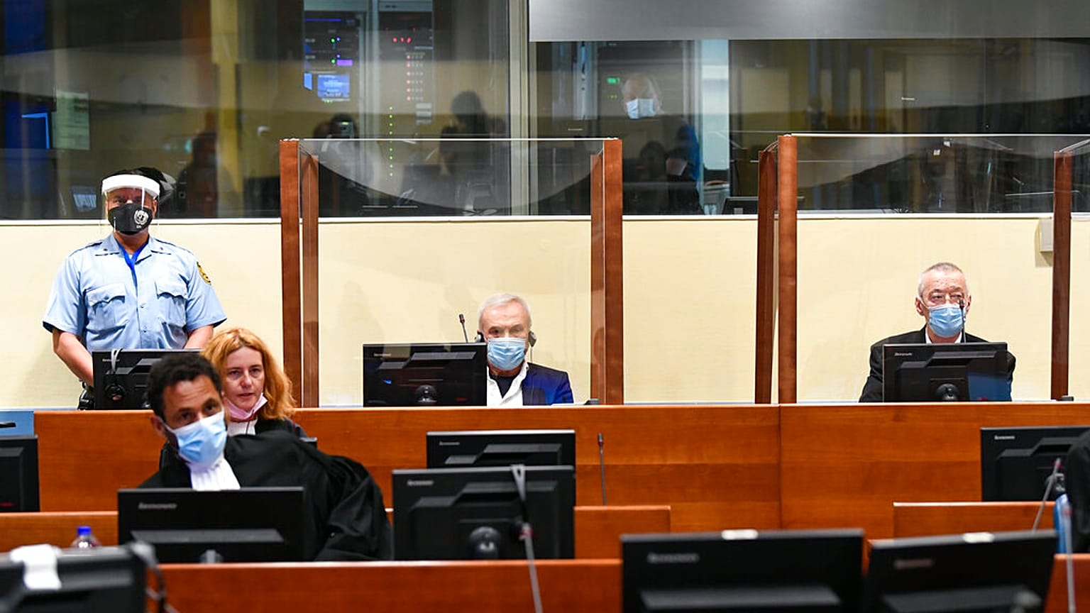 Bosna Savaşı: BM mahkemesi Miloseviç'in yardımcılarına 12'şer yıl hapis cezası verdi