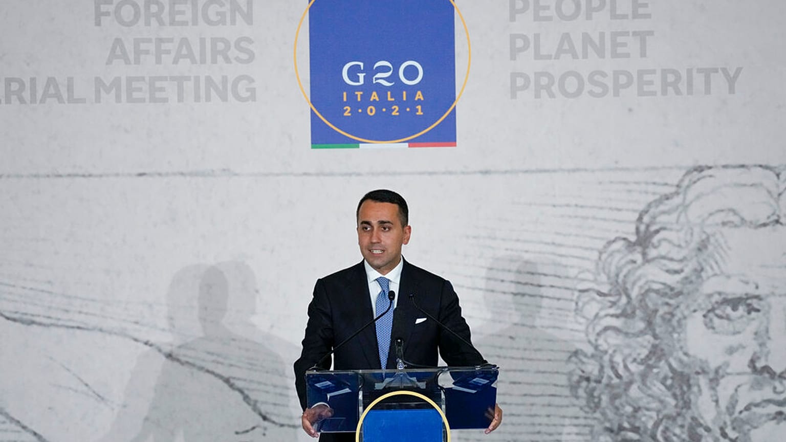 Luigi Di Maio durante una rueda de prensa en Matera.
