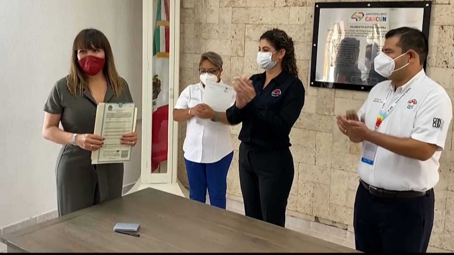 Salma Luevano recoge su acta de diputada