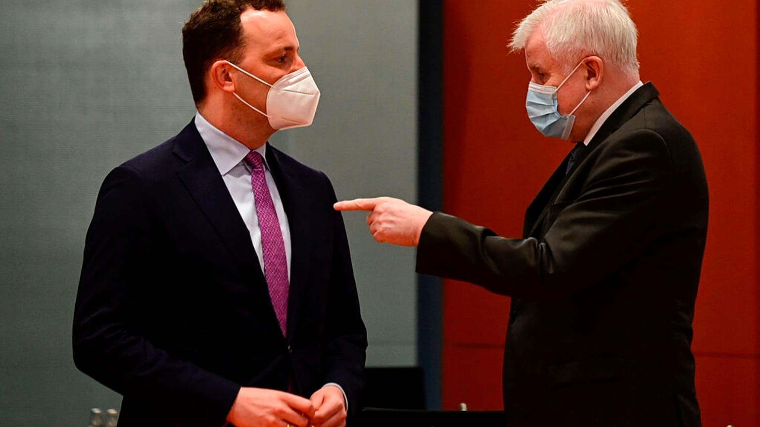 Spahn und Seehofer vor der wöchentlichen Pressekonferenz in Berlin, 17.03.2021