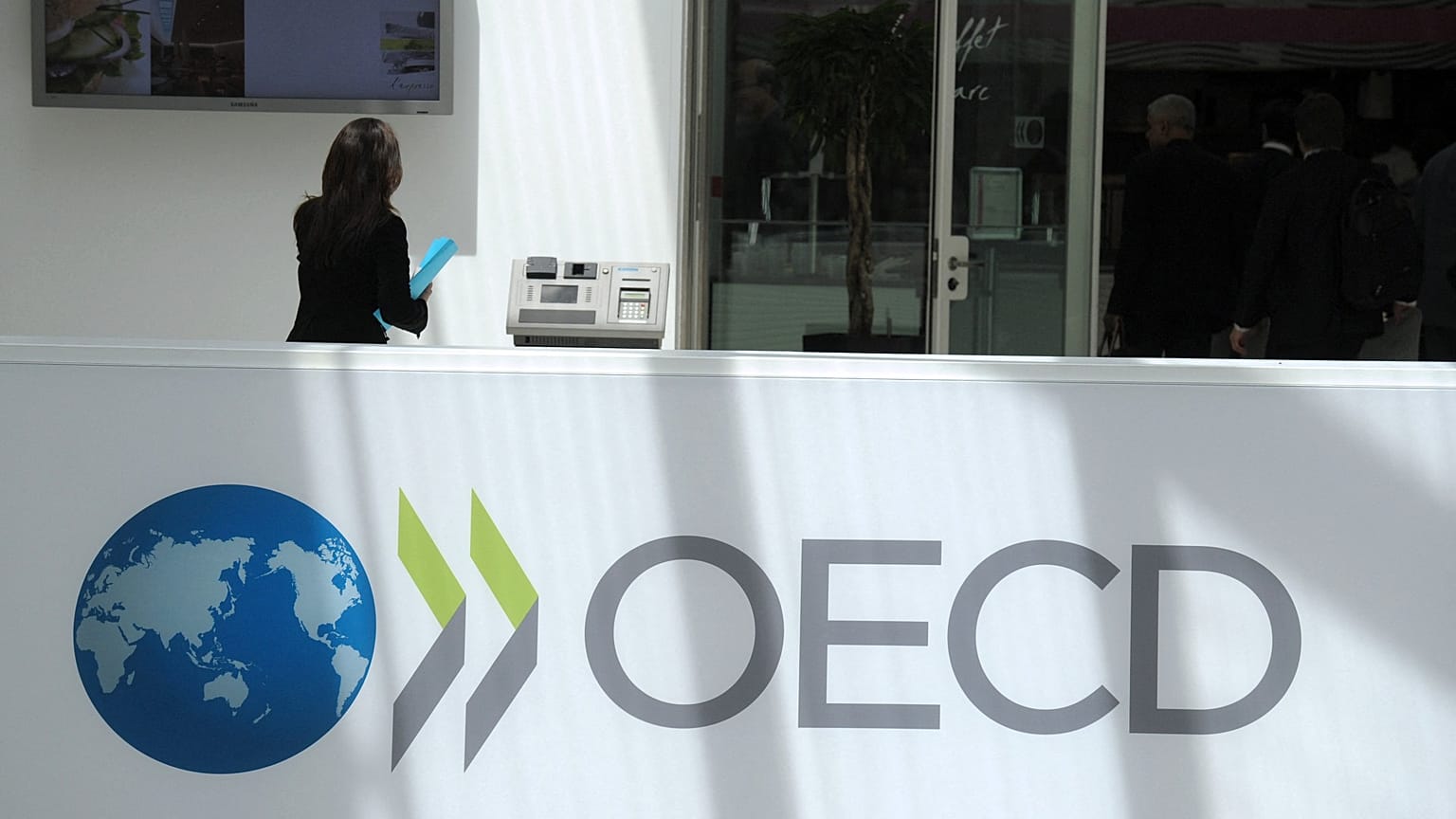 ΟΟΣΑ: Φόρος τουλάχιστον 15% στις πολυεθνικές