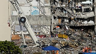 Μαϊάμι: Ο Τζο Μπάιντεν στο σημείο της τραγωδίας