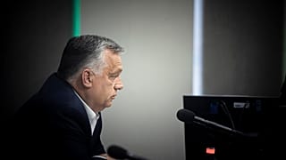 Orbán Viktor miniszterelnök az állami rádió stúdiójában