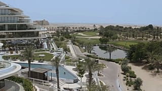 جبل علي .. أكبر موانئ الشرق الأوسط وأحد وجهات الترفيه العديدة في دبي