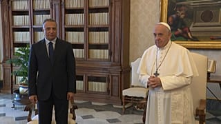 رئيس الوزراء العراقي مصطفى الكاظمي يلتقي البابا فرنسيس