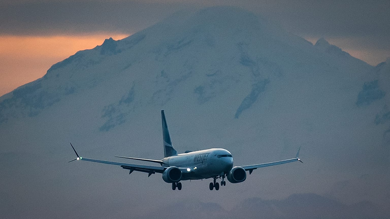 Boeing 737 совершил экстренную посадку на воду у Гонолулу 