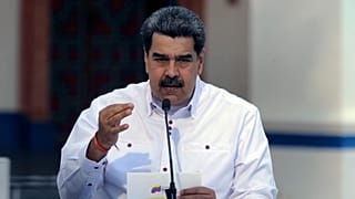 نيكولاس مادورو وهو يتحدث في قصر ميرافلوريس الرئاسي في كاراكاس، فنزويلا، 4 أبريل 2021