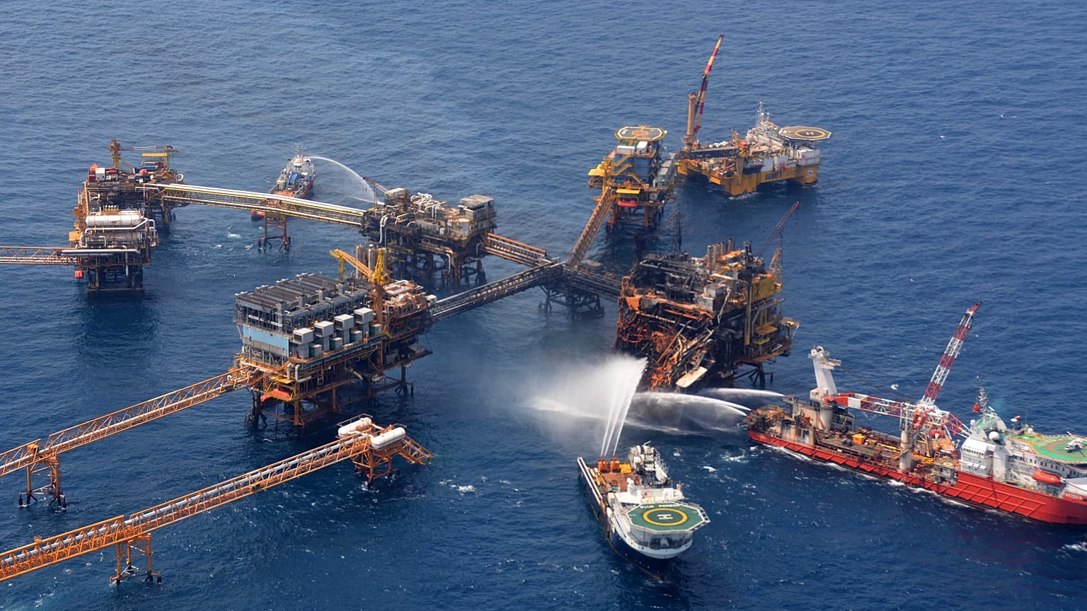 Pemex petrol platformunda yangın (ARŞİV)