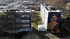 Riesenwandgemälde von Messi in seiner Geburtsstadt