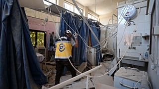 إحدى غرف مستشفى الشفاء، بعد يوم من إصابتها بقذائف المدفعية في مدينة شمال سوريا الخاضعة لسيطرة المعارضة، 13 حزيران / يونيو 2021