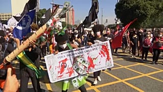 Protesta contro Bolsonaro, indagato per una partita di vaccini 