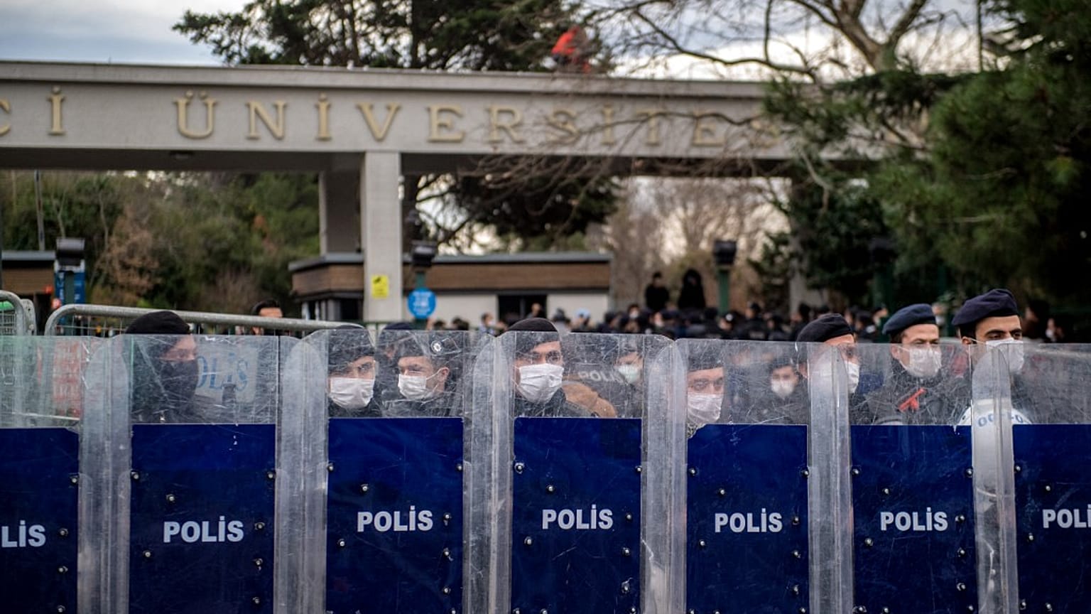 Boğaziçi eylemlerinde polis barikatı (Arşiv) 