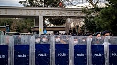 Boğaziçi eylemlerinde polis barikatı (Arşiv) 