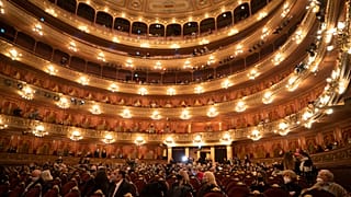 El Teatro Colón de Buenos Aires reabrió el viernes con aforo reducido y estrictas medidas de seguridad sanitaria