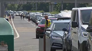 Várakozó járművek a szerb-horvát határon