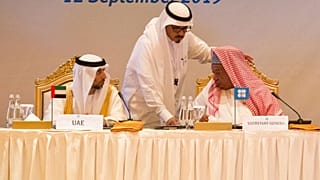 محمد بارکیندو، دبیر کل اوپک(راست) و سهیل مزروعی، وزیر انرژی امارات عربی متحده(چپ)