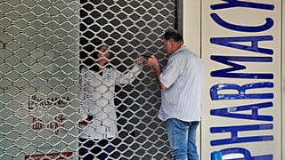 عدد كبير من الصيدليات في لبنان أغلقت أبوابها بسبب خلوها من الأدوية