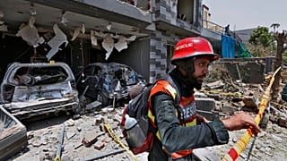 Pakistan, Lahor'da düzenlenen ve 3 kişinin ölümüne yol açan bombalı saldırının arkasında Hindistan olduğunu iddia etti.
