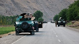 Troupes afghanes près la ligne de front des combats entre les talibans et les forces de sécurité, près de la ville de Badakhshan, le 04/07/2021