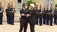 Mattarella ricevuto da Macron