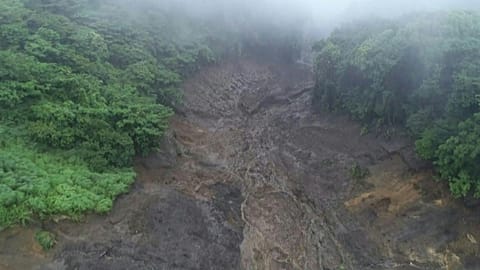 Japonya'daki heyelanda arama kurtarma çalışmaları sürüyor: En az 3 ölü, 80 kayıp