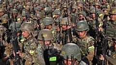 Tatbikat yapan Afgan askerleri (arşiv)