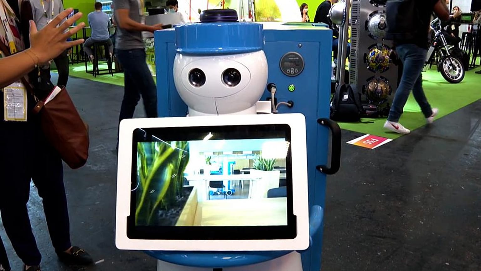 Pari'teki Vivatech Fuarı'nda Kompaï Robotics'in ürettiği son model