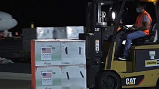 Cargamento de vacunas donadas por EEUU a El Salvador