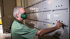 Konzultációs kérdőívet kézbesít a postás július 2.-án, Budapesten