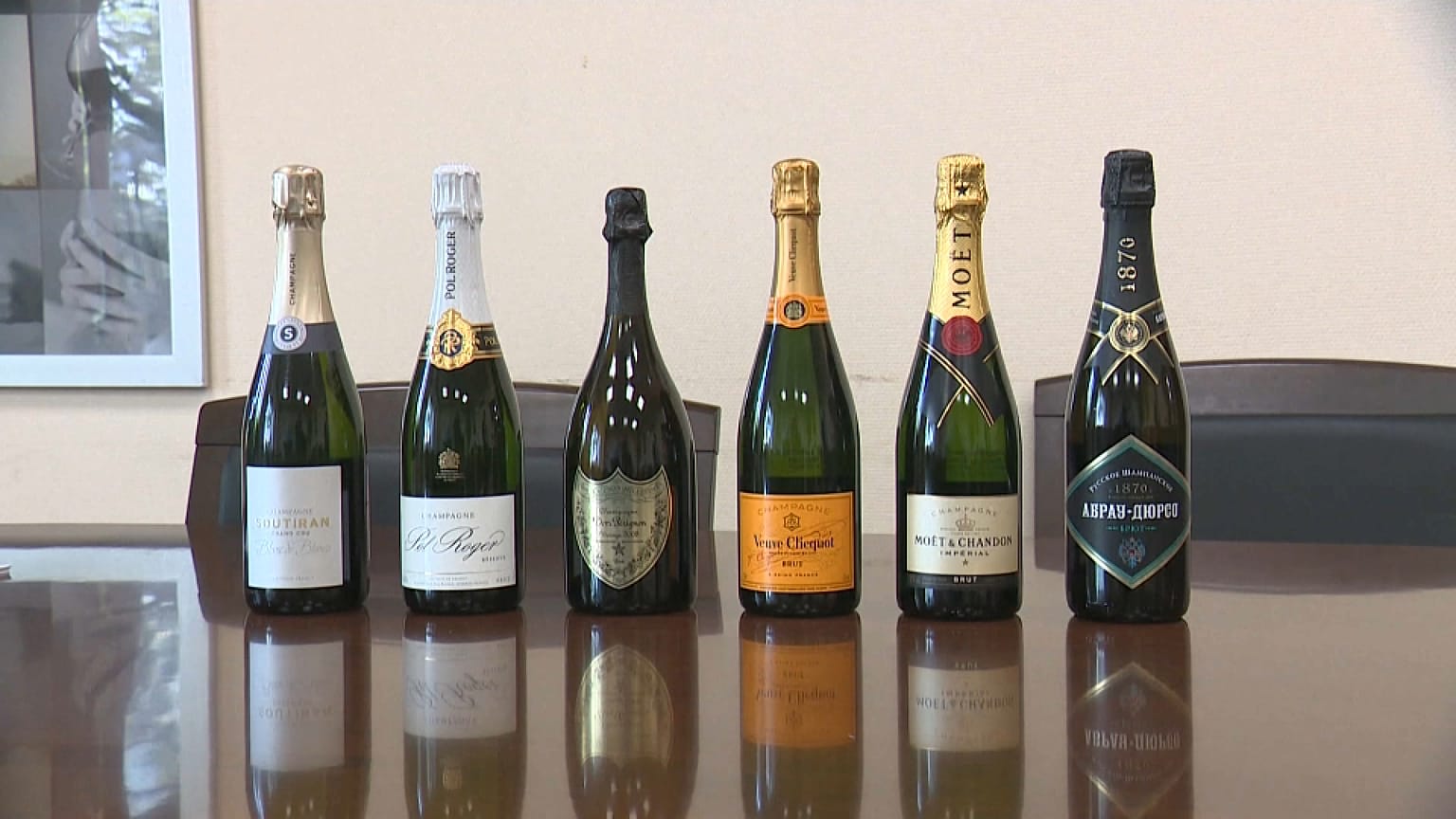 Champán francés y otras botellas de "champánskoe", el vino espumoso ruso 