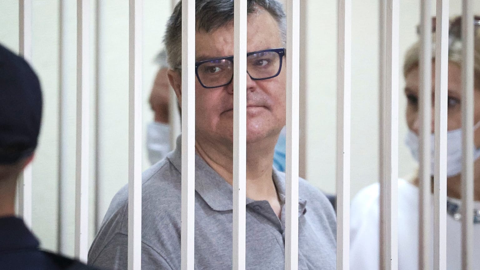 Viktor Babariko vor Gericht in Minsk, 6. Juli 2021