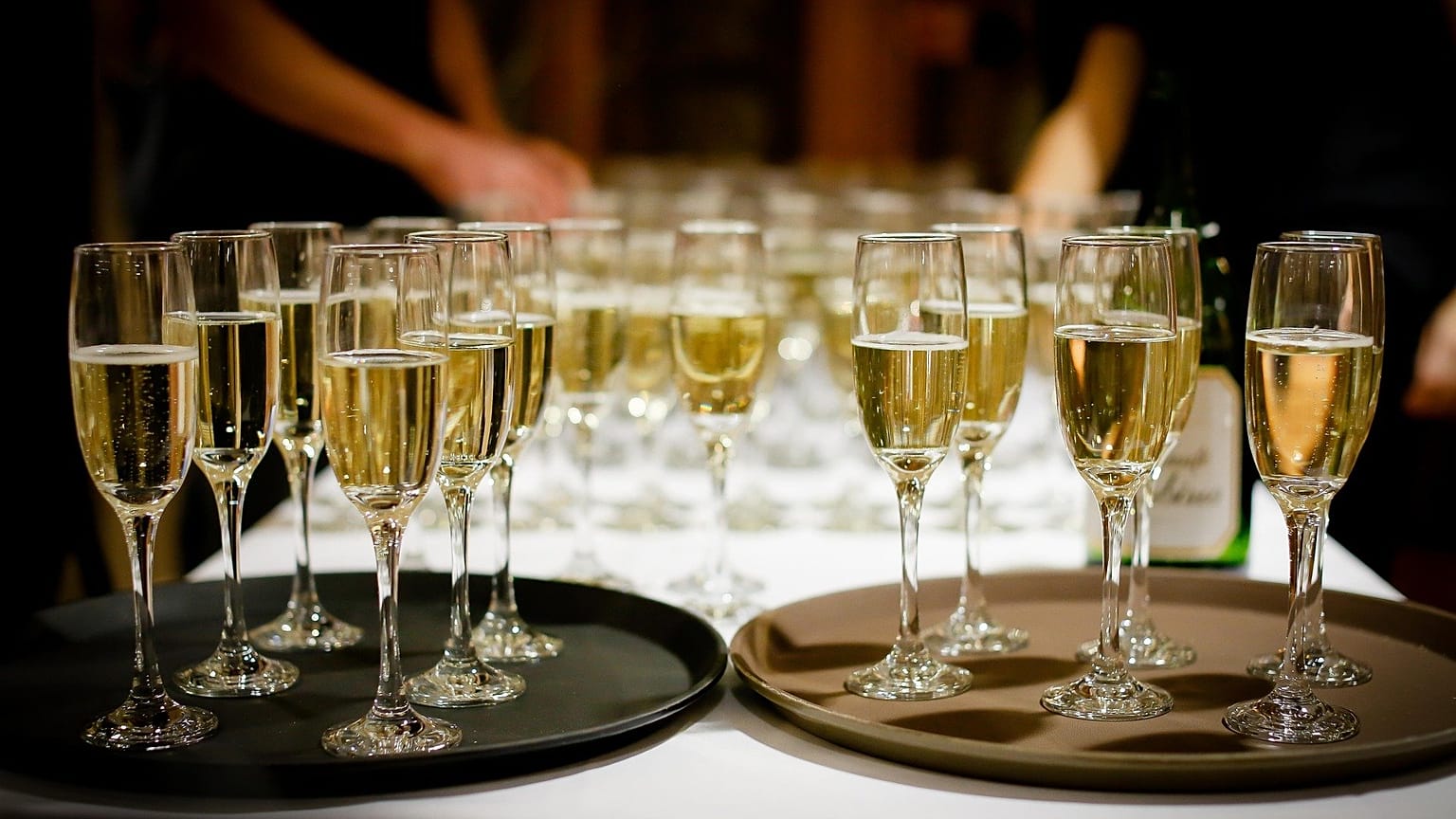 A new Russian law would require French winemakers to write "sparkling wine" on the back.