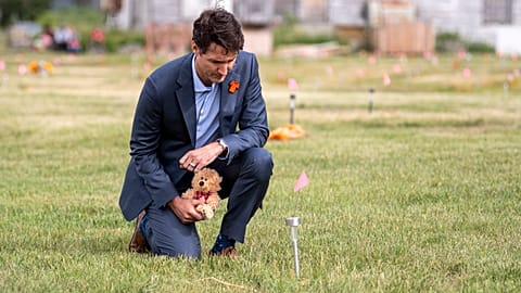"Es ist eine Schande": Kanadas Premier Trudeau besucht Massengrab für indigene Kinder