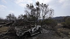 Καμένο όχημα κοντά στο χωριό Ορά στην ορεινή Λάρνακα. 