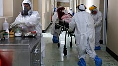  medical staff transport a COVID-19 patient at the Honorio Delgado Hospital