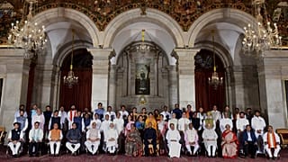 India új kormánytagjai felesküdtek