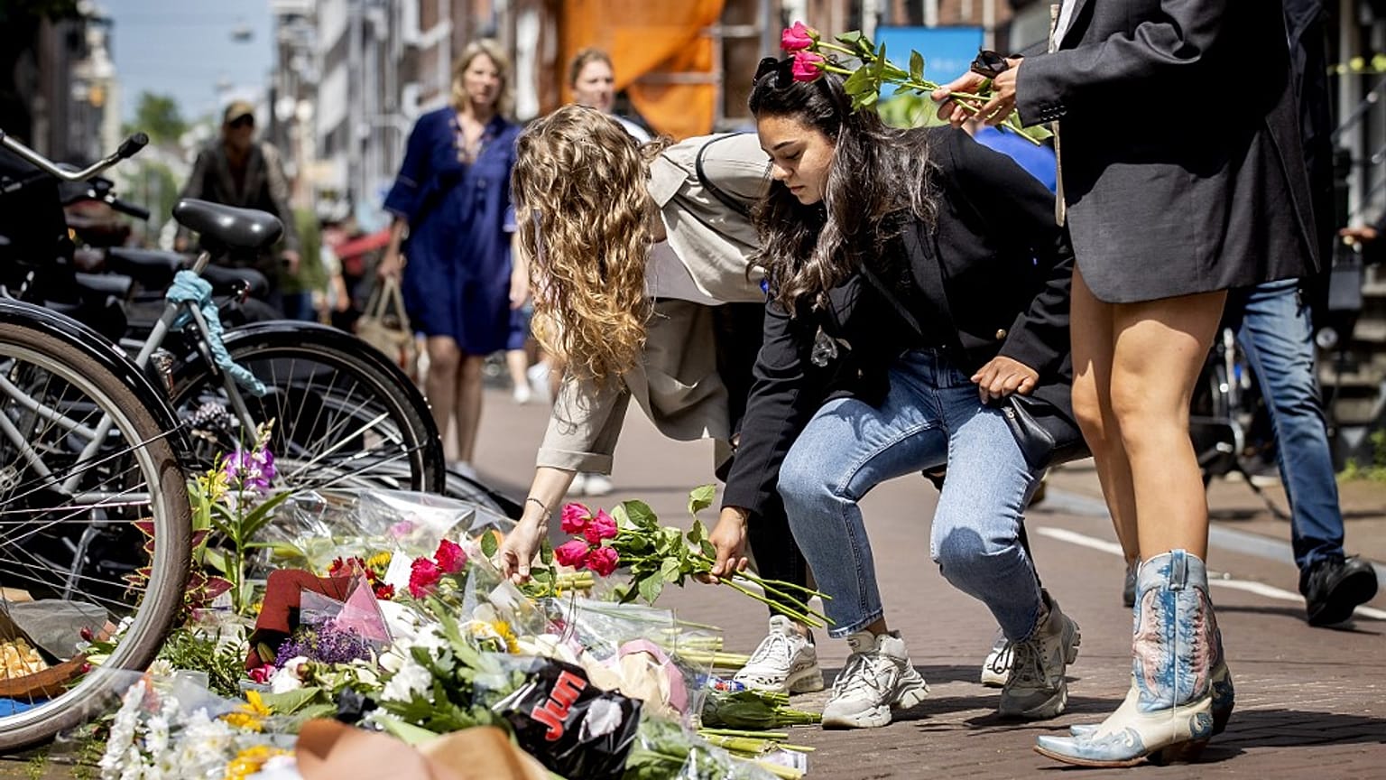 Am Ort des Anschlags gegen Kriminalreporter Peter de Vries in Amsterdam