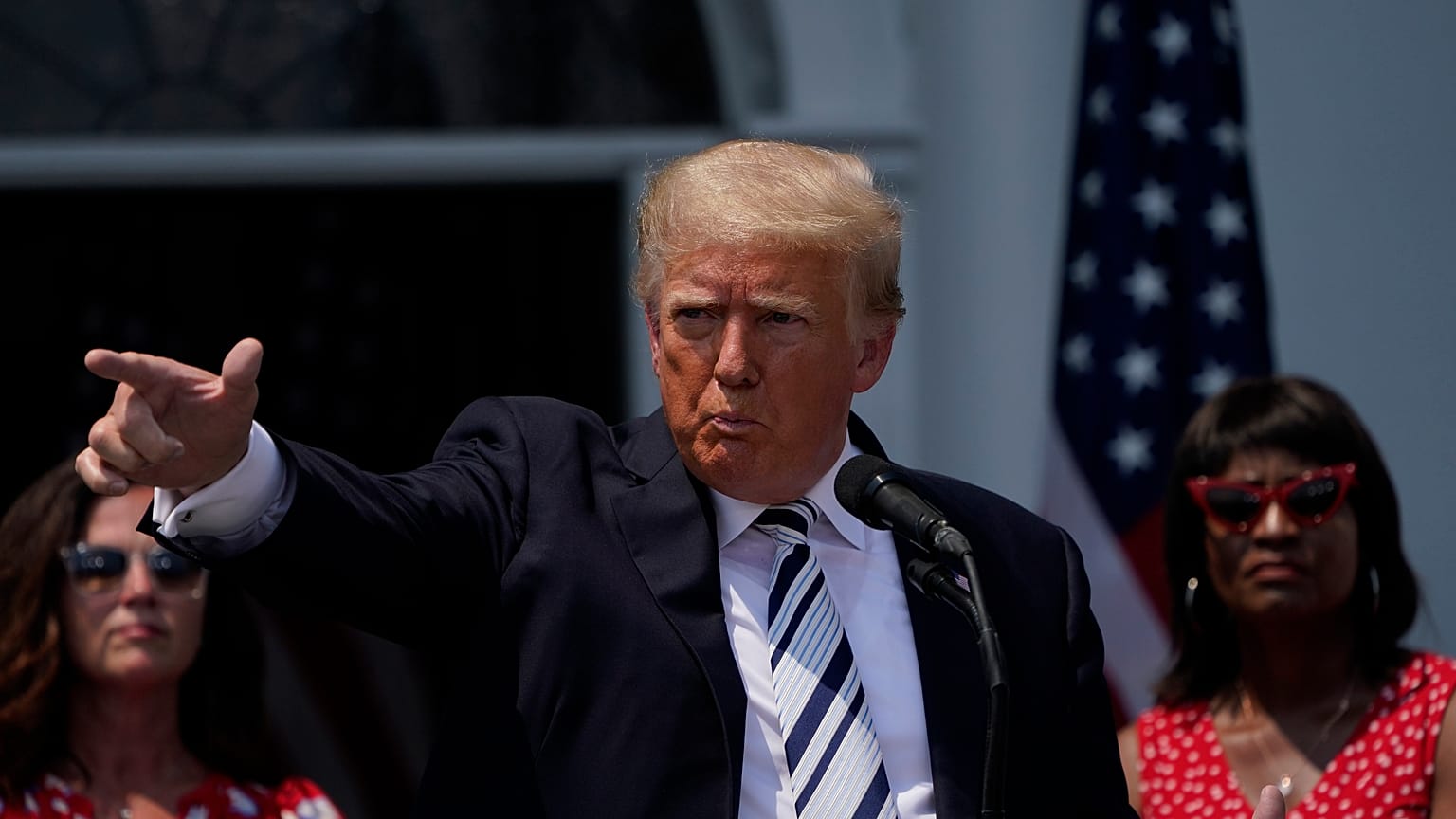 Donald Trump perli a Faceebook-ot, a Google-t és a Twittert