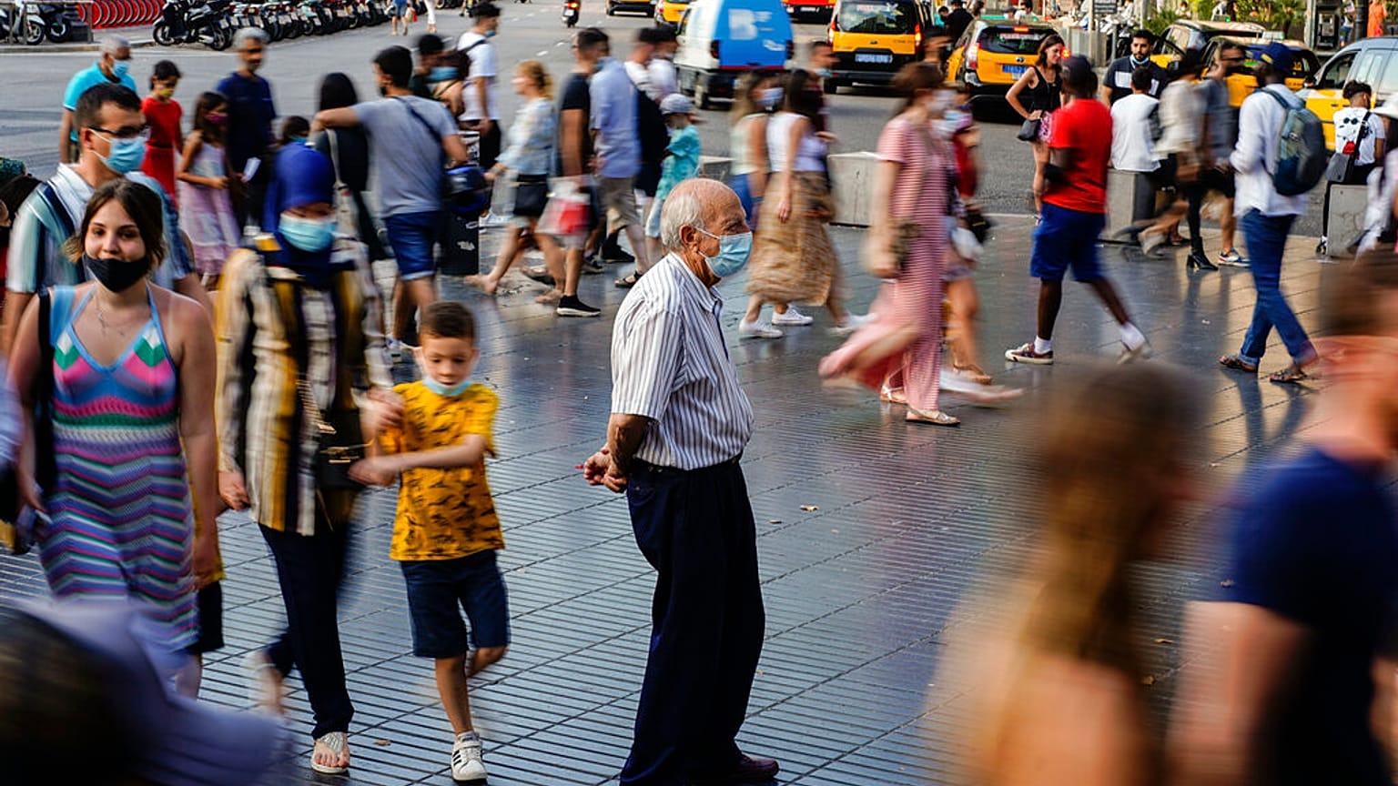 Ein Platz in Barcelona, derzeit Corona-Hotspot in Spanien