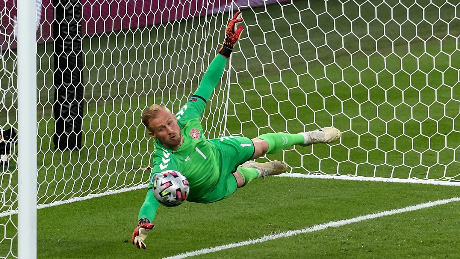 Danimarka kalecisi Schmeichel