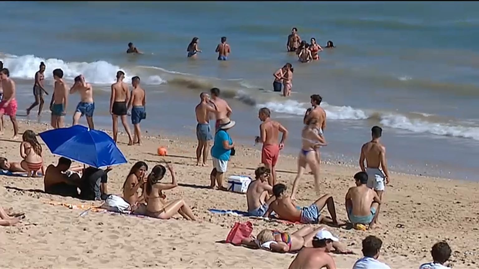 Am Strand von Albufeira an der Algarve in Portugal