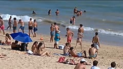 Am Strand von Albufeira an der Algarve in Portugal