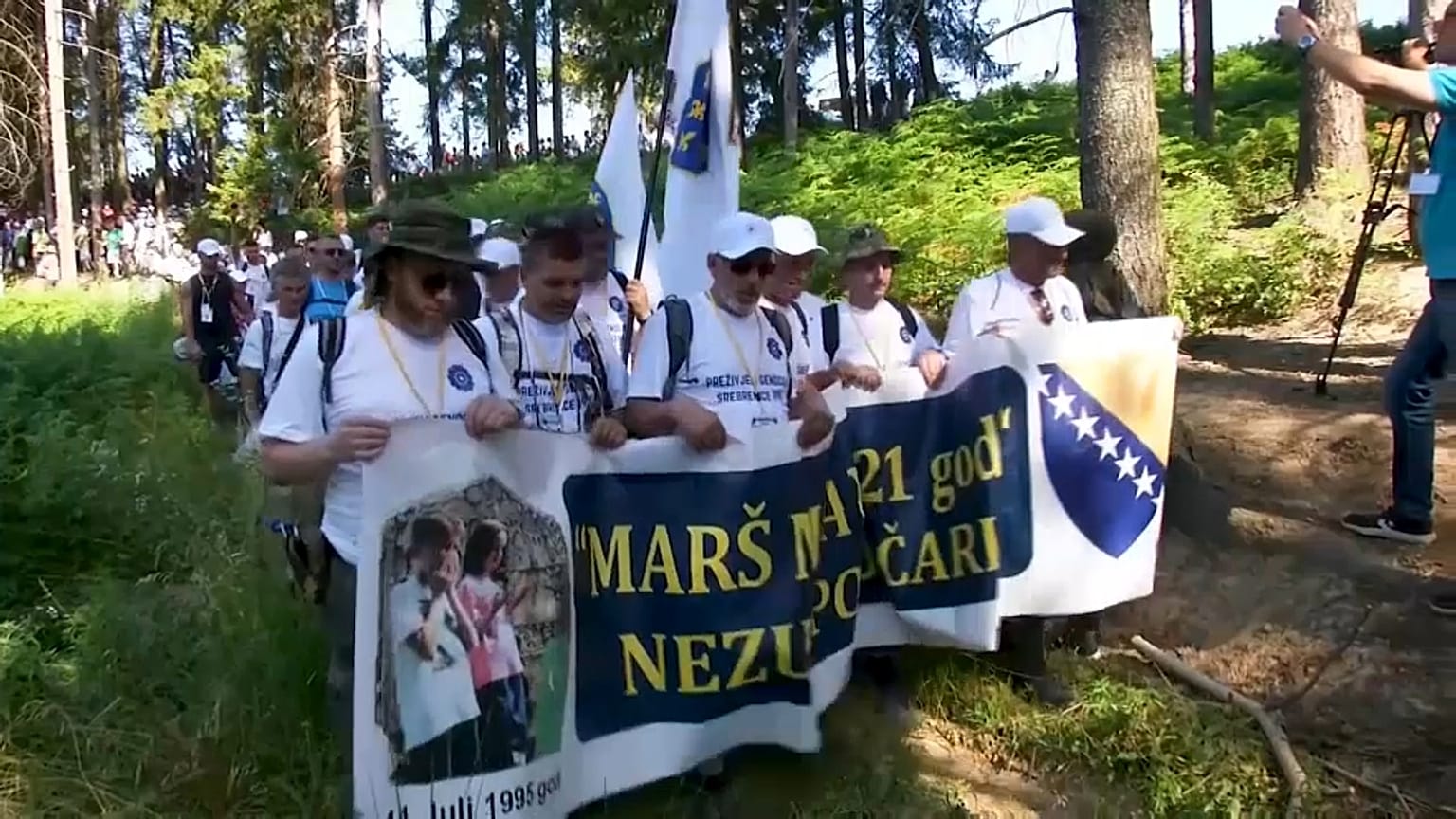 Марш памяти жертв резни в Сребренице 