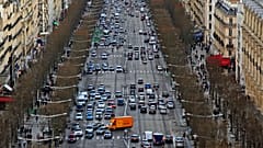 Egyre több utcában csökkentik a sebességhatárt Párizsban