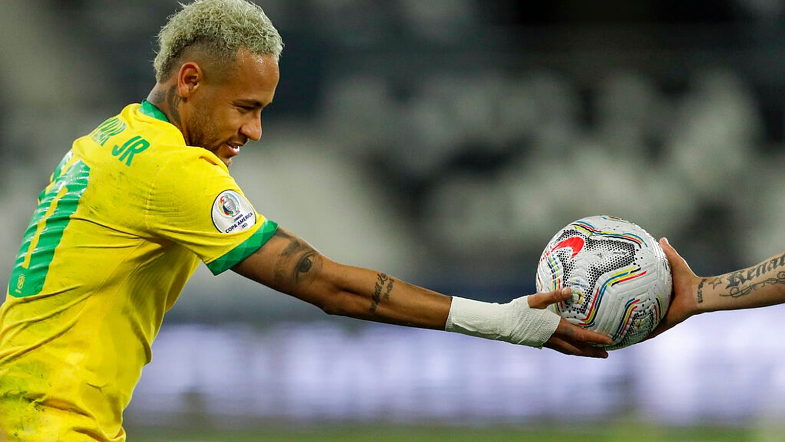 Neymar pendant la demi-finale contre le Chili