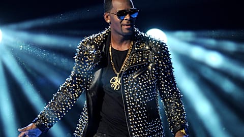 R&B artist R. Kelly switched legal teams less than a month ago