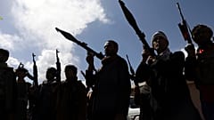 عناصر الميليشيات الأفغانية ينضمون إلى قوات الدفاع والأمن الأفغانية خلال تجمع في كابول. 2021/06/23